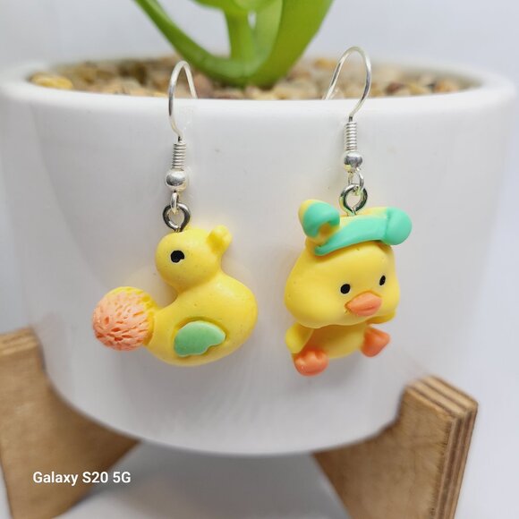 Handmade Chick w/Duckie Dangle Drop Earrings NEW Ladies Lightweight Casual Fun - Picture 3 of 4